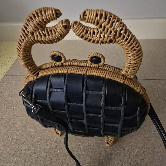 Kate Spade Navy and Tan Crab-Shaped Crossbody Bag - Picture 7 of 7